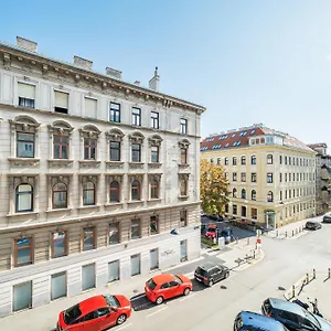 Zeus Design Schoenbrunn , Viyana Avusturya